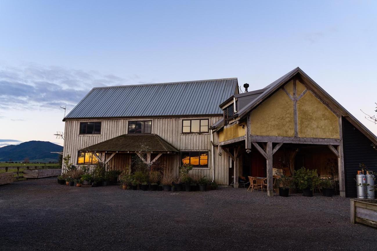 Housewithnonails Bed & Breakfast มาทามาท่า ภายนอก รูปภาพ